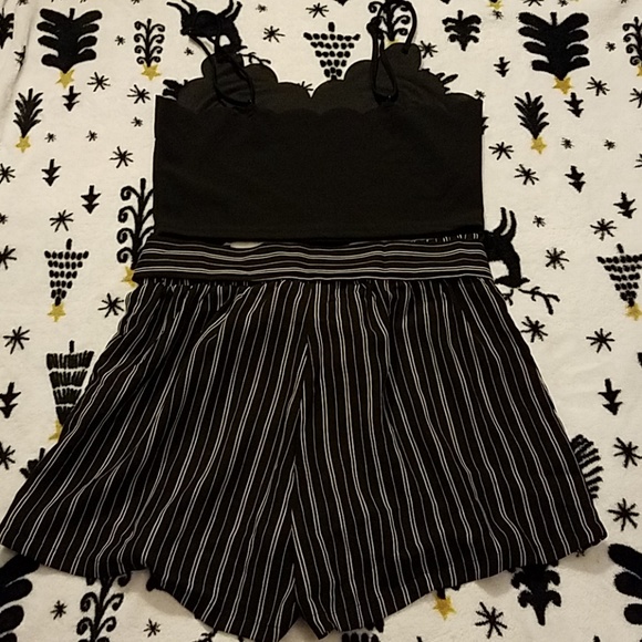 Cami crop top with belted short pant set! - Picture 5 of 7